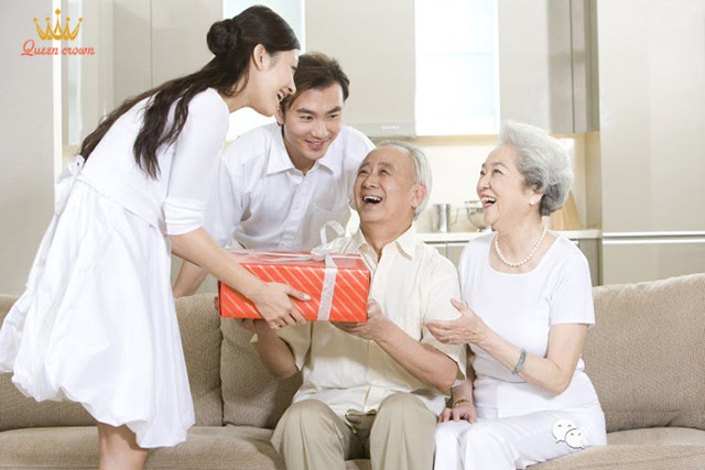 Top 10 món quà sinh nhật cho ông bà ý nghĩa, thiết thực nhất
