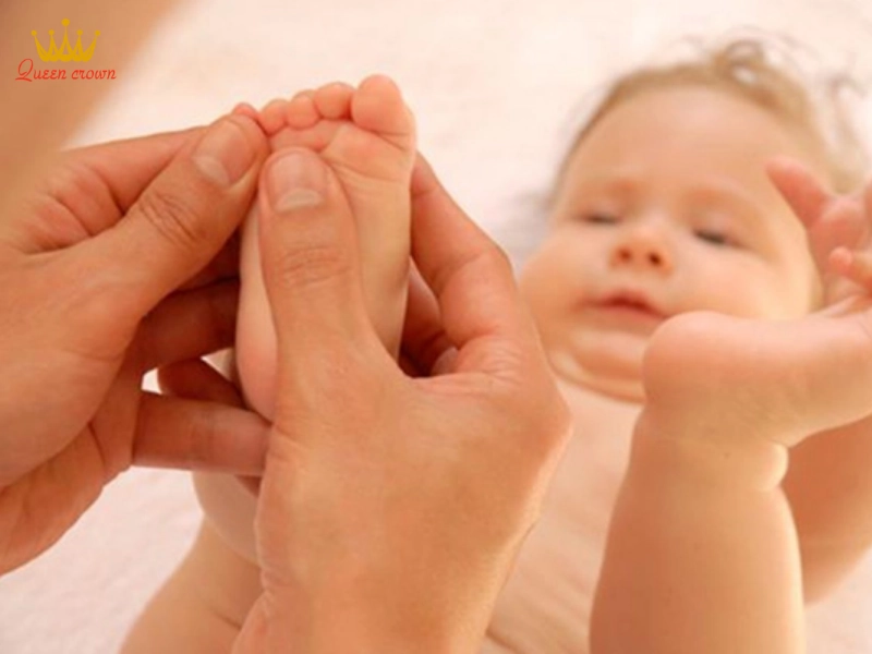 Hướng Dẫn Cách Massage Chân Cho Bé Tại Nhà An Toàn & Hiệu Quả