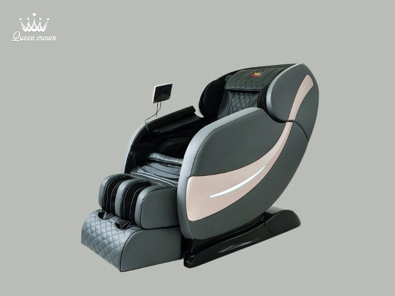 Ghế mát xa cao cấp Queen Crown QC CX7 ứng dụng công nghệ massage bằng con lăn kép