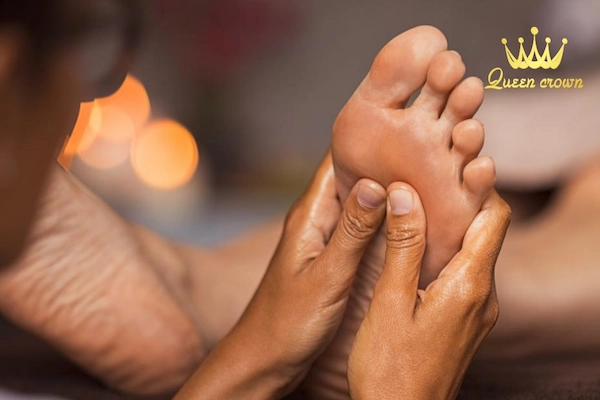 cách xoa bóp chân tay cho người già hiệu quả
