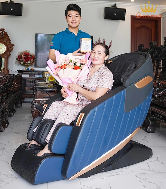 Cô Chú Hòa Lan “Tậu” Ghế Massage Fantasy X6 Để Vui Khỏe Tuổi Già