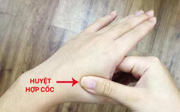 bấm huyệt chữa đau đầu