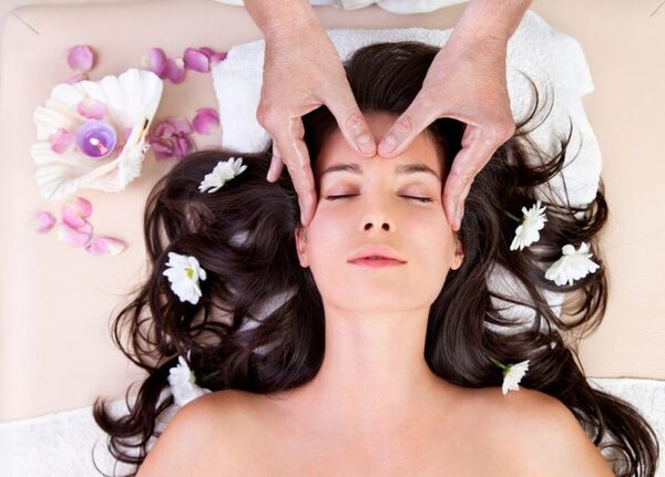 cách massage giảm đau đầu