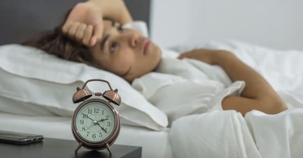 cách mát xa đầu dễ ngủ