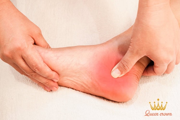 Bấm huyệt để xua đi cơn đau vùng cổ chân