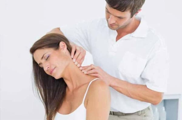 cách xoa bóp chữa đau vai gáy