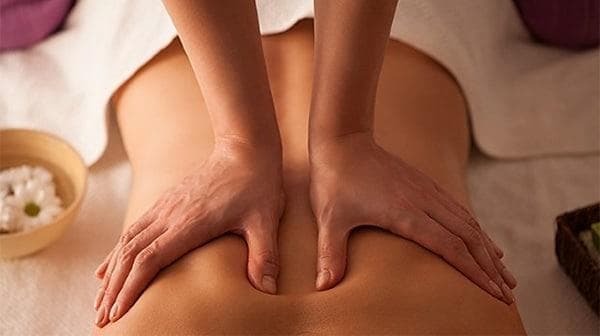 đau cột sống thắt lưng ở người trẻ