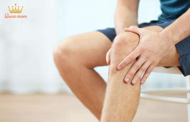 Triệu chứng bệnh đau đầu gối là xuất hiện tình trạng ê ẩm, đau nhức vùng đầu gối