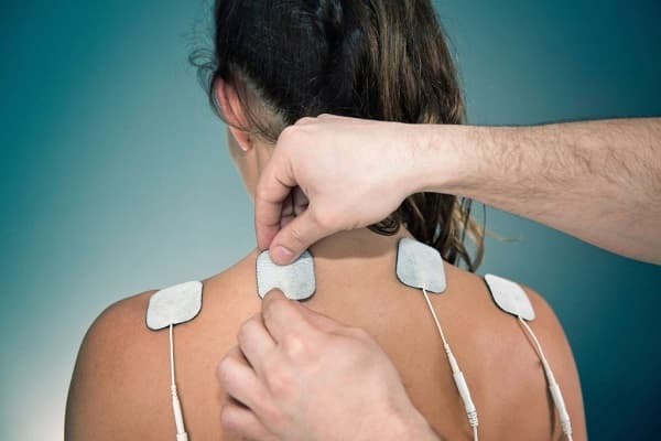 máy xung điện trị liệu