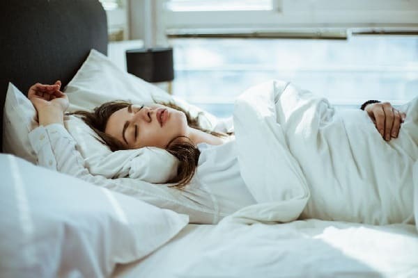 nằm nhiều bị đau đầu