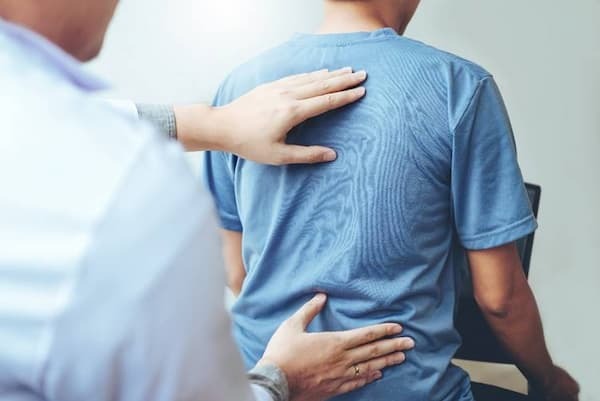 nắn chỉnh cột sống