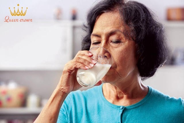 người già nên uống gì