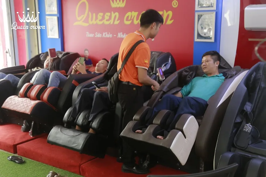 khách hàng trải nghiệm thực tế ghế massage long thành
