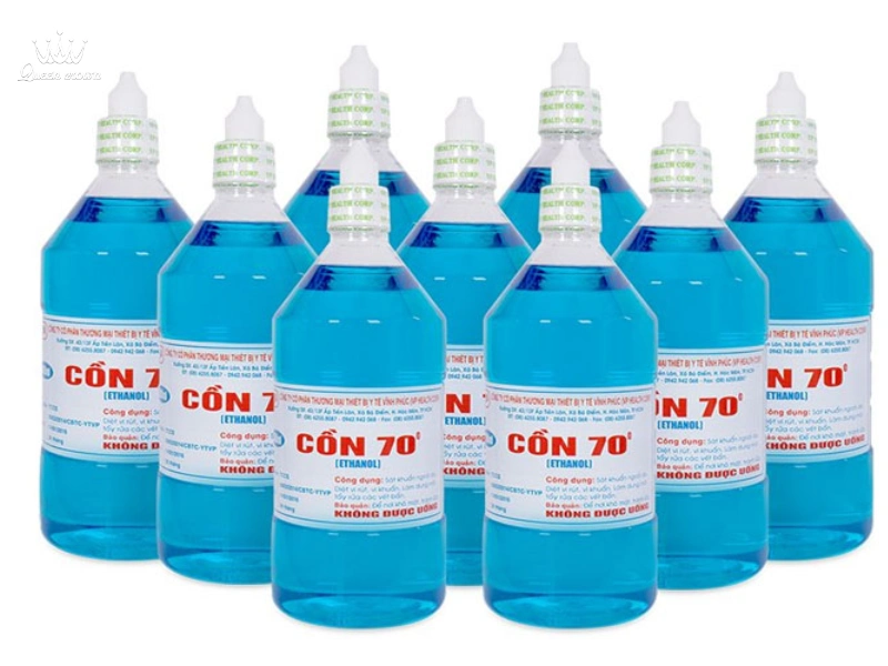 Sử dụng cồn 70% để vệ sinh dụng cụ massage