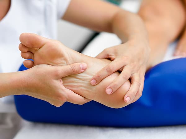 #Bong Gân Chân: Biểu Hiện Và Cách Chữa Trị