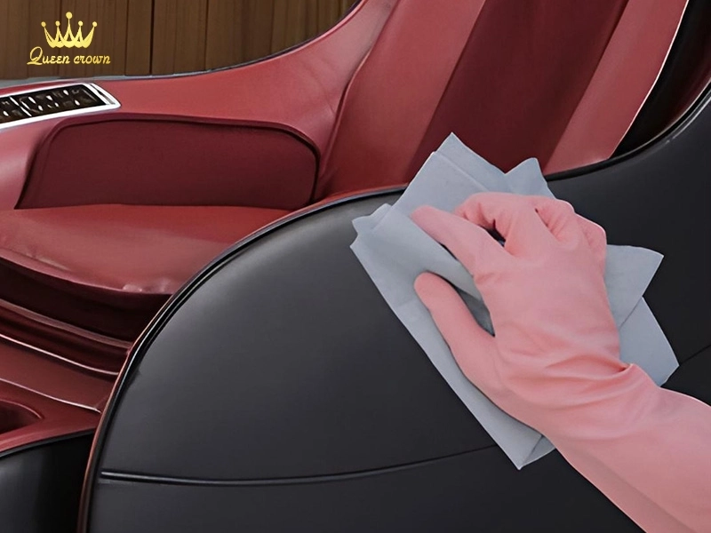 Hướng dẫn sử dụng ghế massage hiệu quả nhất -Lau dọn sau khi sử dụng.&nbsp;