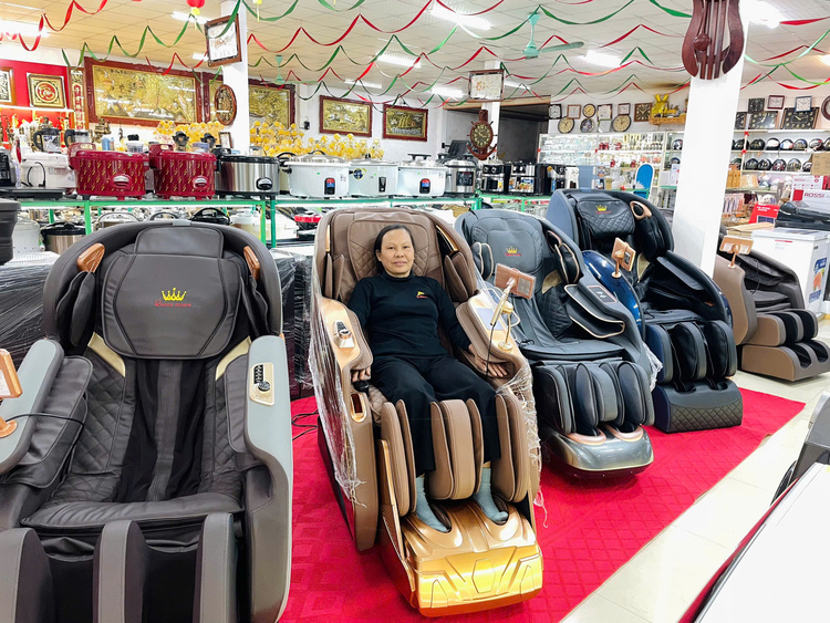 Địa chỉ bán ghế massage Thái Bình uy tín Queen Crown Tám Trầm