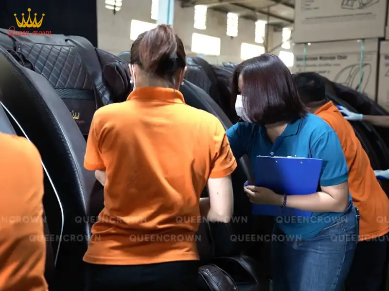 Quy trình sửa chữa ghế massage chuyên nghiệp tại Queen Crown