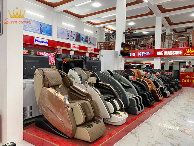 Bên trong showroom ghế massage Nghệ An Queen Crown